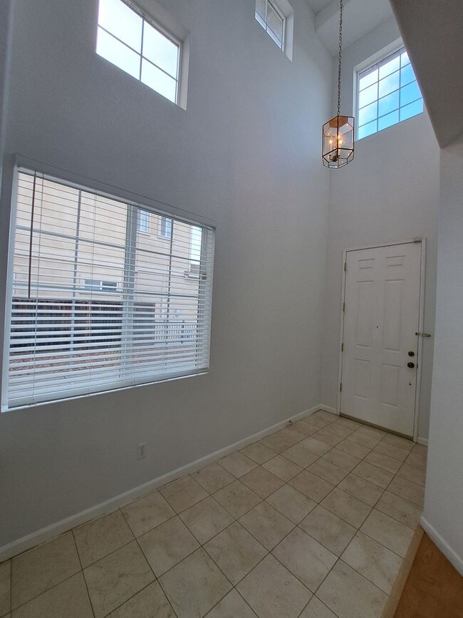 Foto del edificio - Expansive 3 bedroom/2.5 Bath Home in Corde...