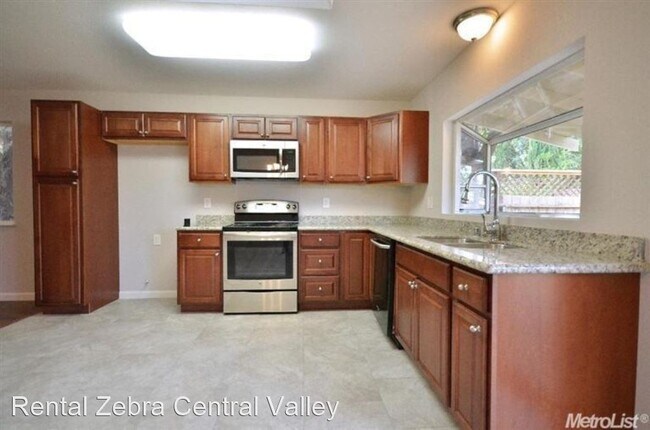 Building Photo - 3 br, 2 bath House - 5755 Comanche Dr