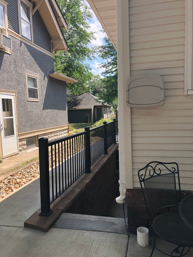 Building Photo - 998 Linwood Ave