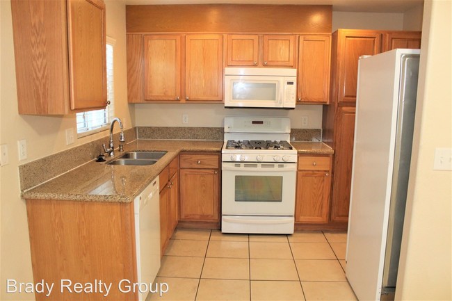 Building Photo - 4 br, 2 bath House - 1945 Simmons Street