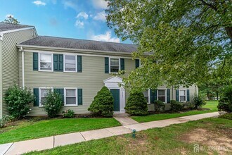 Building Photo - 456 Roxbury Ln