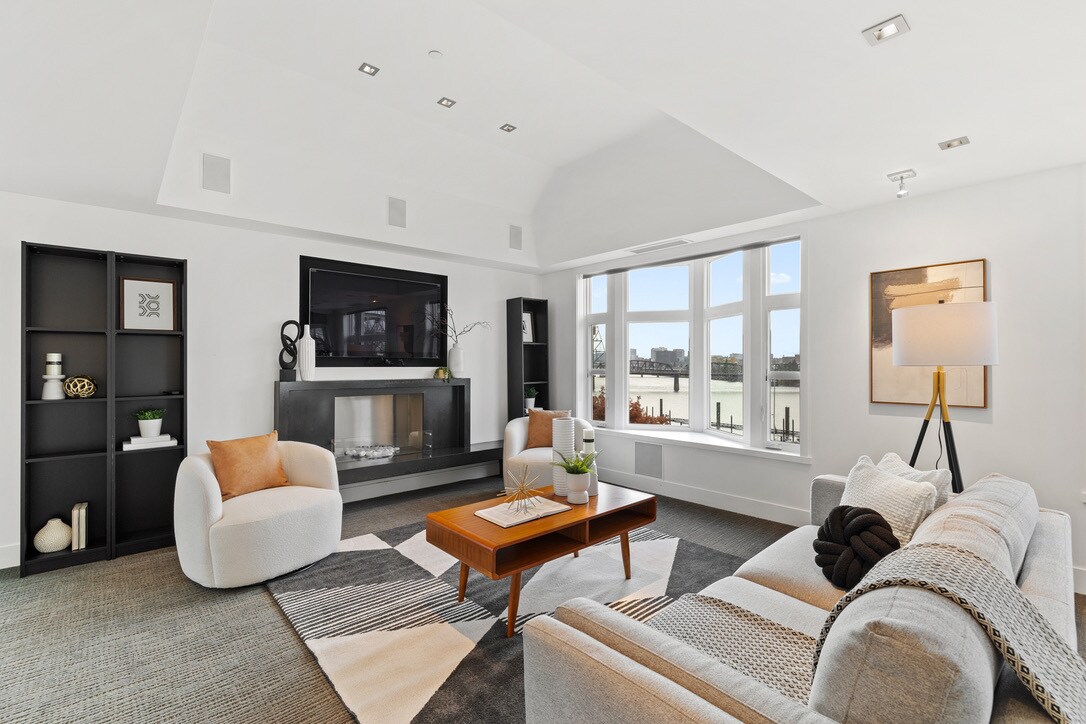 Foto principal - 305 SW Montgomery St