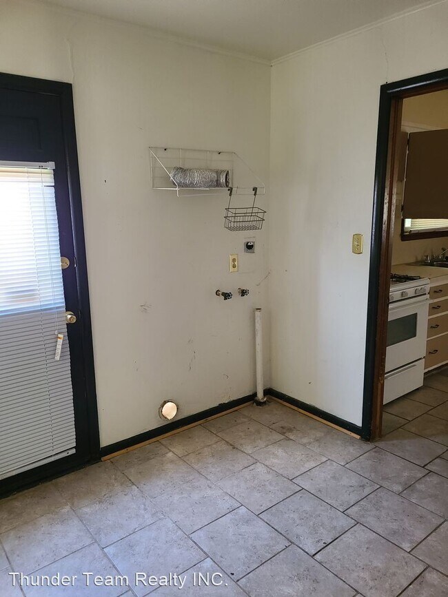 Foto del edificio - 2 br, 1 bath House - 3121 NW 66th Street