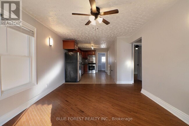 Photo du bâtiment - 294 Wharncliffe Rd S
