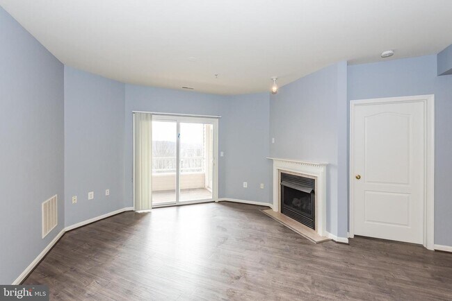 Building Photo - 400 Symphony Cir