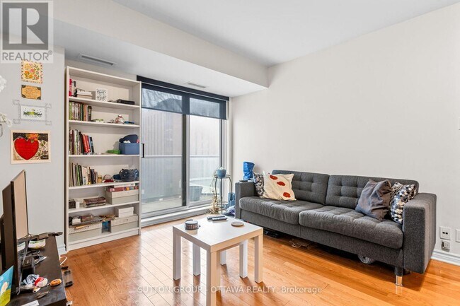Building Photo - 445 Laurier Ave W