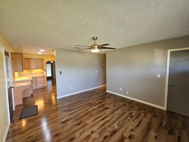 Building Photo - Charming 3Bed/2Ba Brick Home on the Edge o...