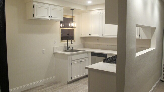 Building Photo - 1108 Tait St