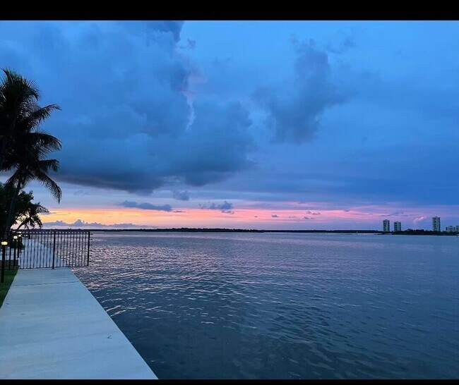 Foto del edificio - 1040 Lake Shore Dr