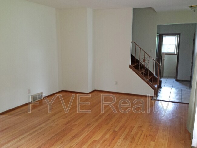 Foto del edificio - 6634 Forest Glen Ave