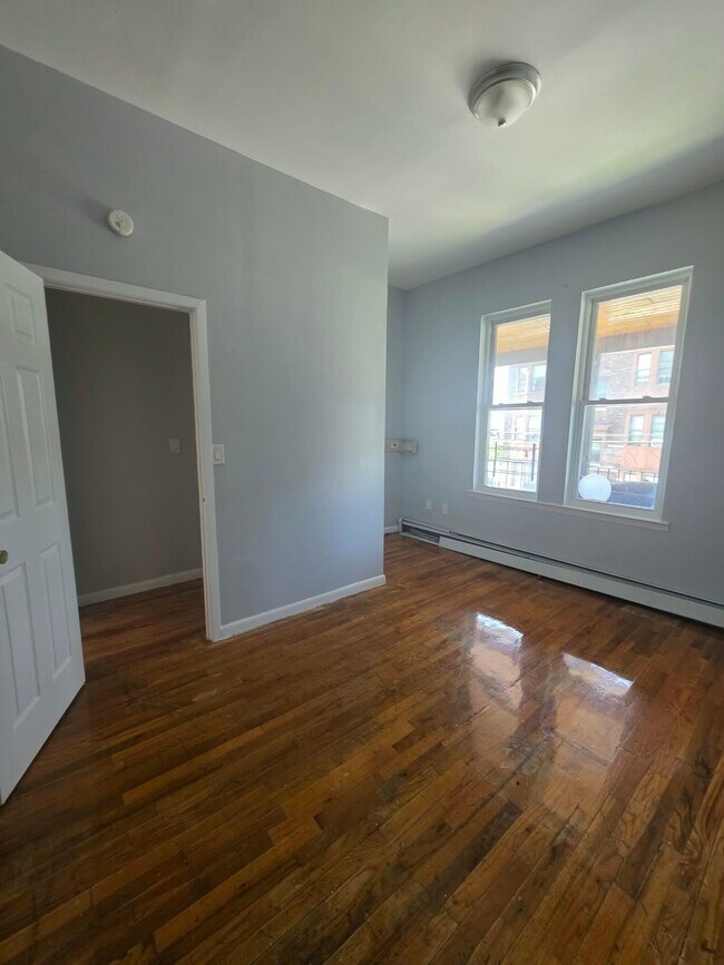 Foto del edificio - 170 Woodworth Ave