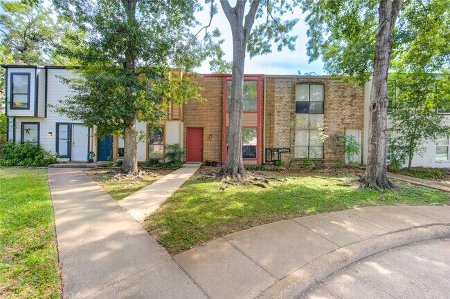 Foto del edificio - 2420 Miramar Ct