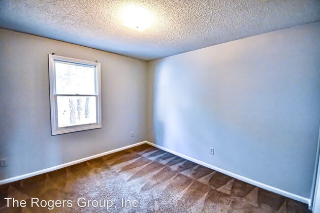 Building Photo - 105-107 Holly Ct
