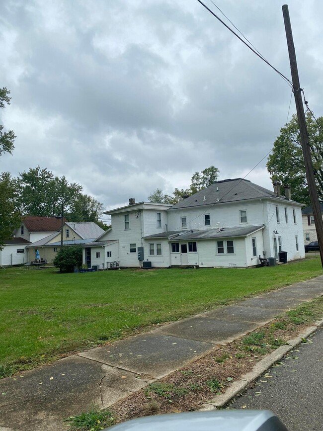 Building Photo - 205 E Reynolds St