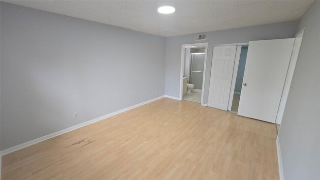 Foto del edificio - 9055 Wiles Rd