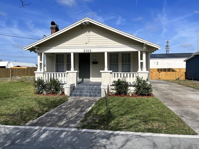 Foto del edificio - 2105 Gilmore St