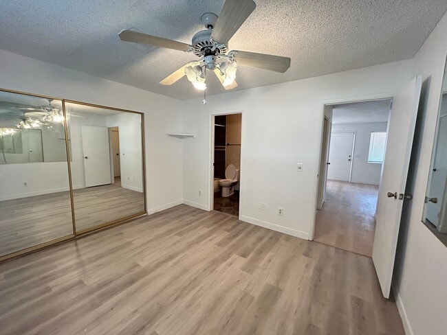 Building Photo - 2 Bedroom 2 bath Condo!