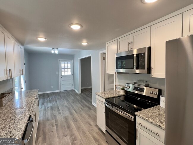 Building Photo - 6 Westlyn Dr