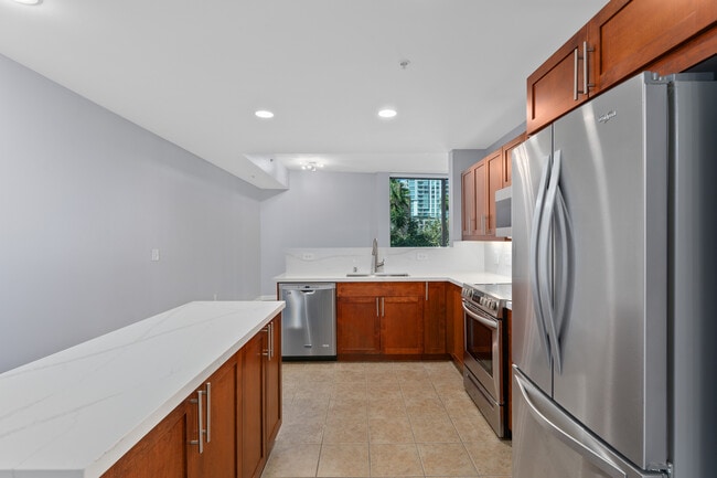 Building Photo - 253 Tenth Ave