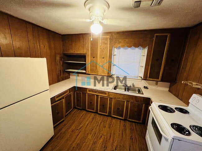 Foto del edificio - 2300 Spencer Ave