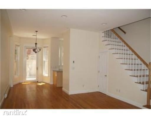 Building Photo - 3 br, 2.5 bath  - 6 Russell St
