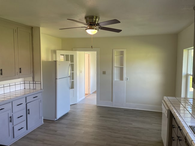 Building Photo - 112 Live Oak Knolls