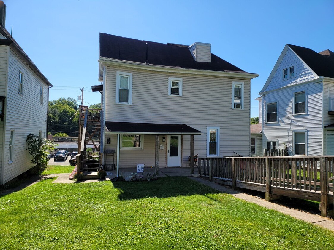 320 Jefferson Ave Unit 1, Washington, PA 15301 Room for Rent in
