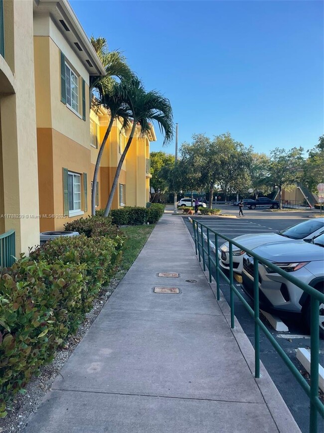 Building Photo - 7270 NW 114th Ave