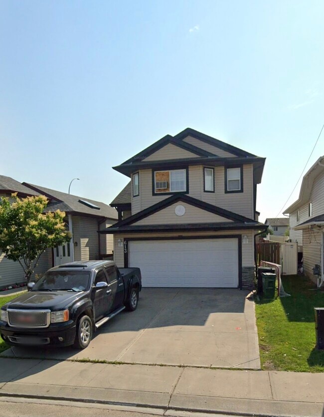 Building Photo - 613 Windross Cres NW