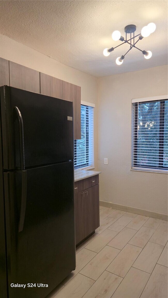 Foto del edificio - 360 NW 8th St