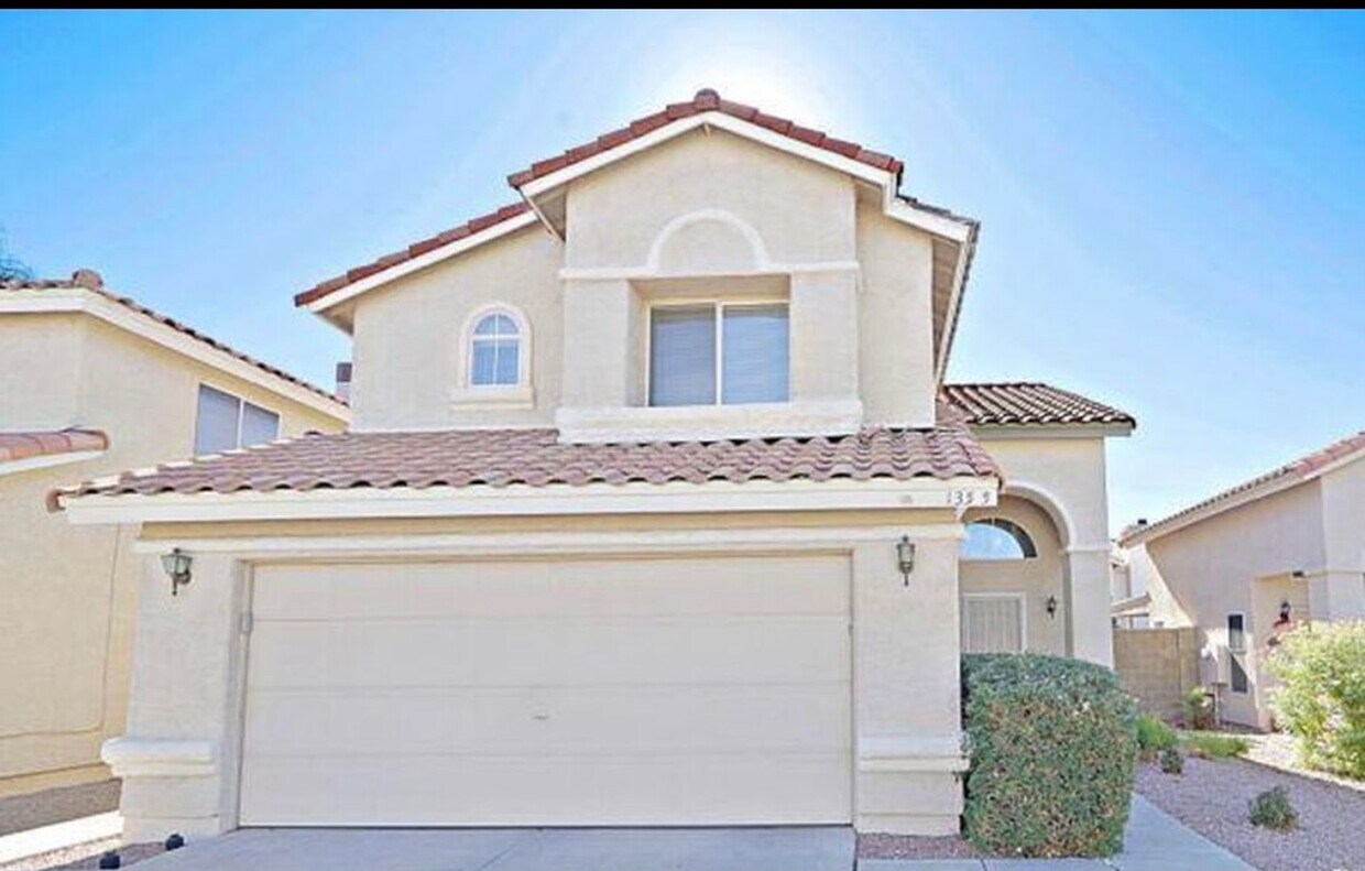 Primary Photo - Large 4 Bedroom, 2.5 Bath