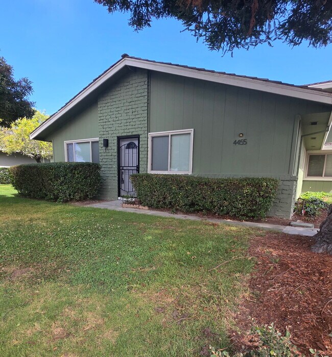 Building Photo - Modern Coastal Living – Remodeled 2BR in C...
