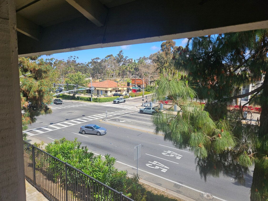 Foto principal - Beautiful 3 Bedroom 2 Bathroom Unit