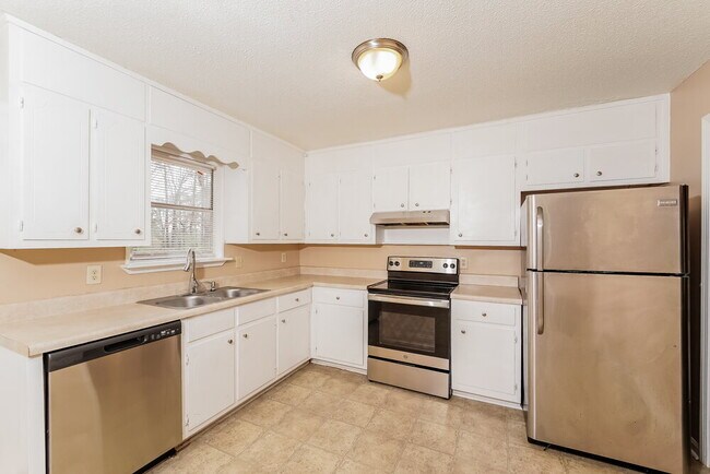 Building Photo - 5040 Loren Ln