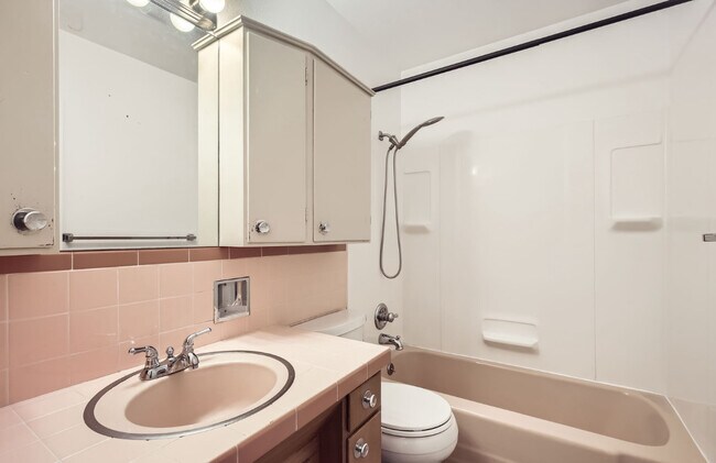 Foto del edificio - 2343 W 11th Street Rd