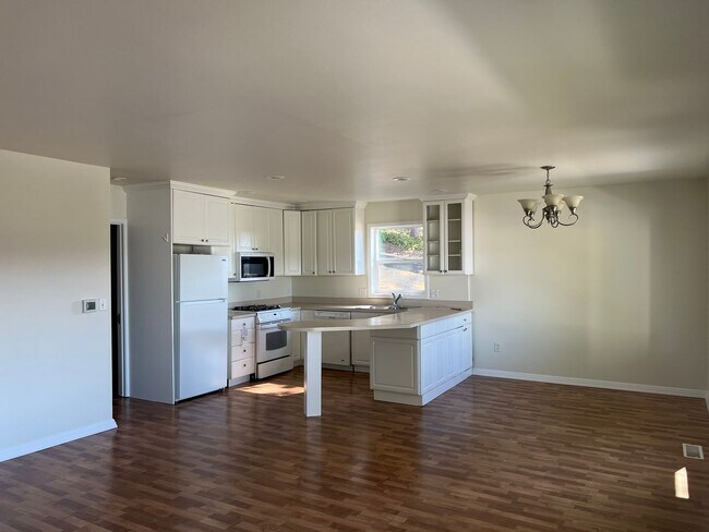Foto del edificio - 3 bedroom, 1 bath Chehalis hillside home