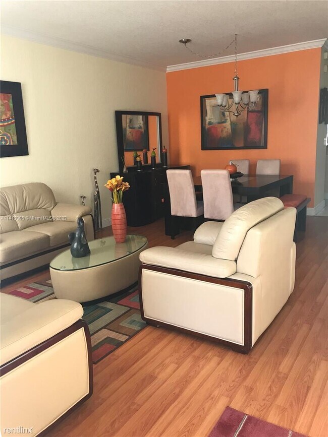 Foto del edificio - 4 br, 2.5 bath Townhome - 18753 SW 27th St
