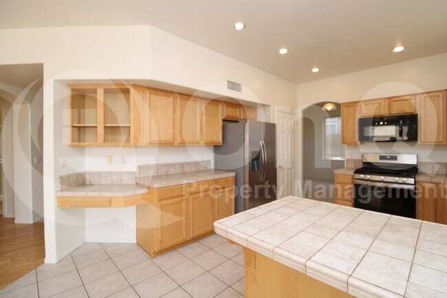 Building Photo - 1715 W Cathedral Rock Dr