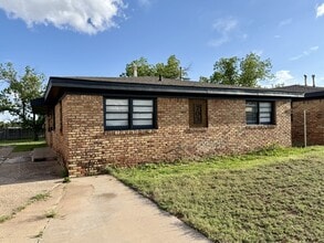 Building Photo - 703 47th St