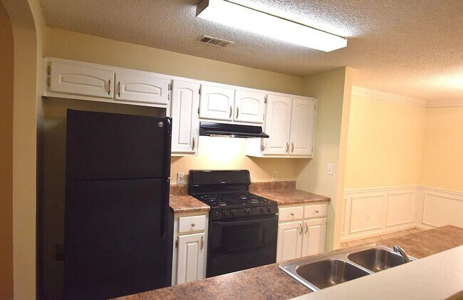 Foto del edificio - 1323 N Hampton Dr