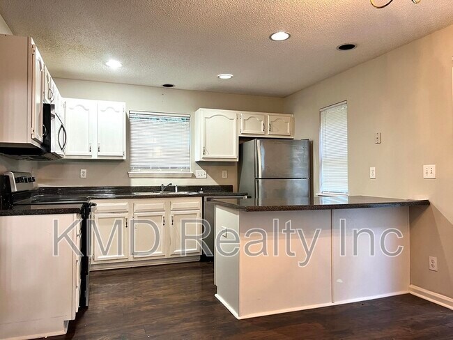 Building Photo - 3210 Summercroft Ln