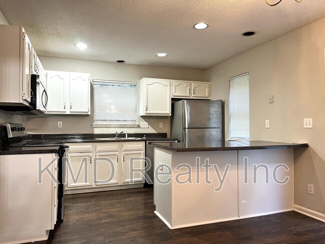 Foto del edificio - 3210 Summercroft Ln