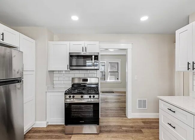 Building Photo - 632 Eggert Rd