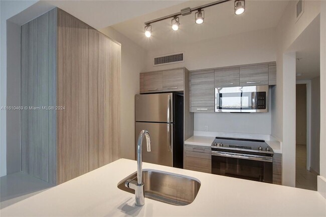 Foto del edificio - 1756 N Bayshore Dr