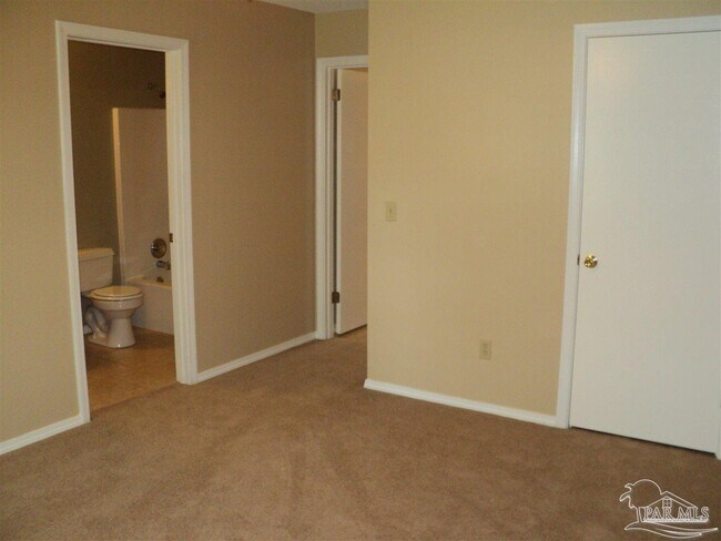 Foto del edificio - 417 Oak Knoll Ln