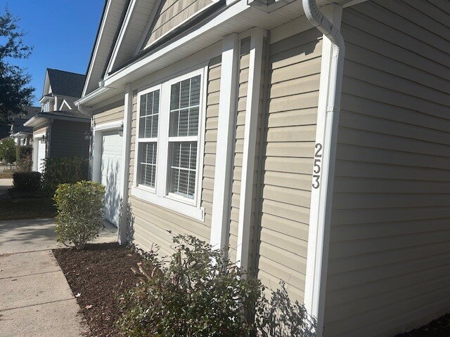 Building Photo - One Level Living