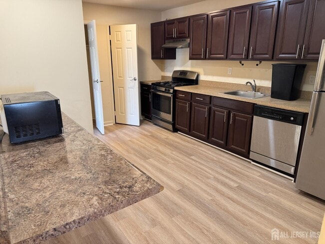 Building Photo - 1301 Cricket Ln