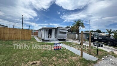 Building Photo - 2021 Pleasure Dr