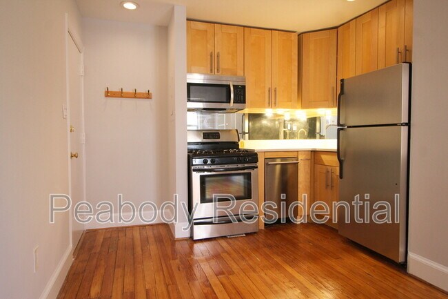 Foto del edificio - 1809 Riggs Pl NW