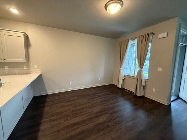 Foto del edificio - Beautiful 3 Bed/2.5 Bath Townhome - NE Bend